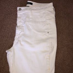 White high waisted jeans